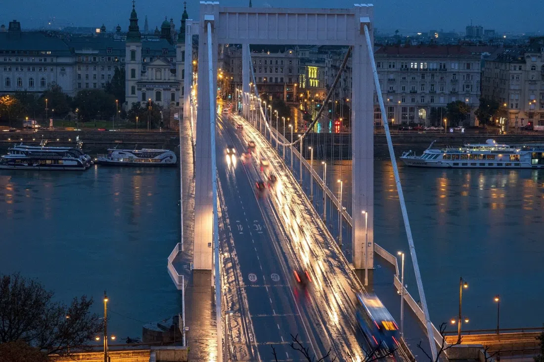 Elisabeth Bridge (Erzsébet híd), Budapest
