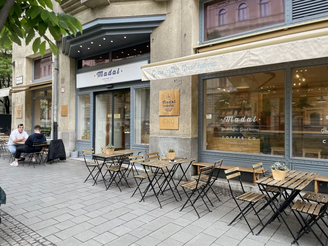 Madal Café, Budapest