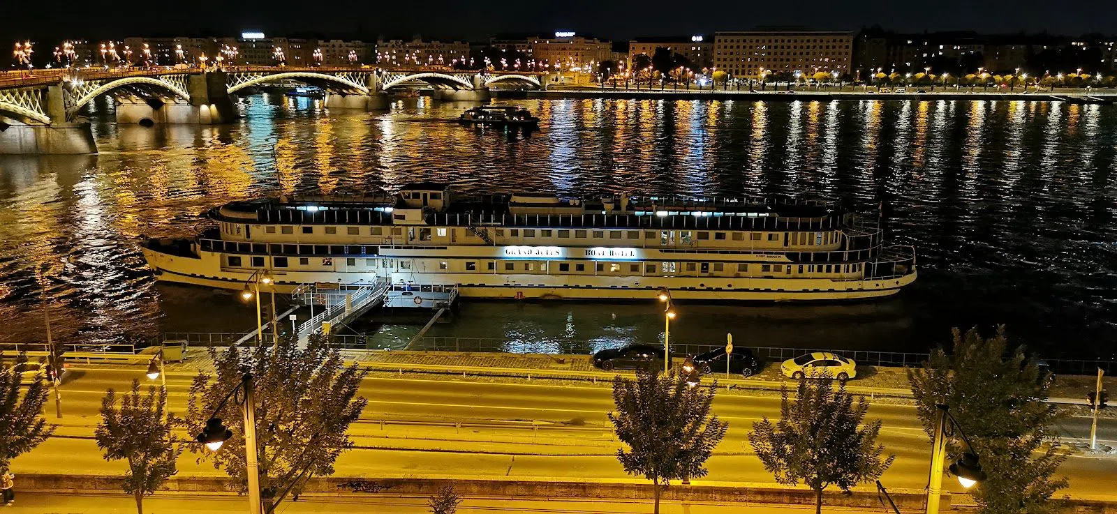 Bem rakpart and the Buda Promenade, Budapest